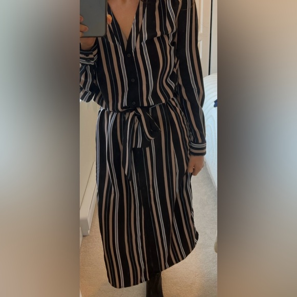 Striped maxi dress with belt - Picture 3 of 3